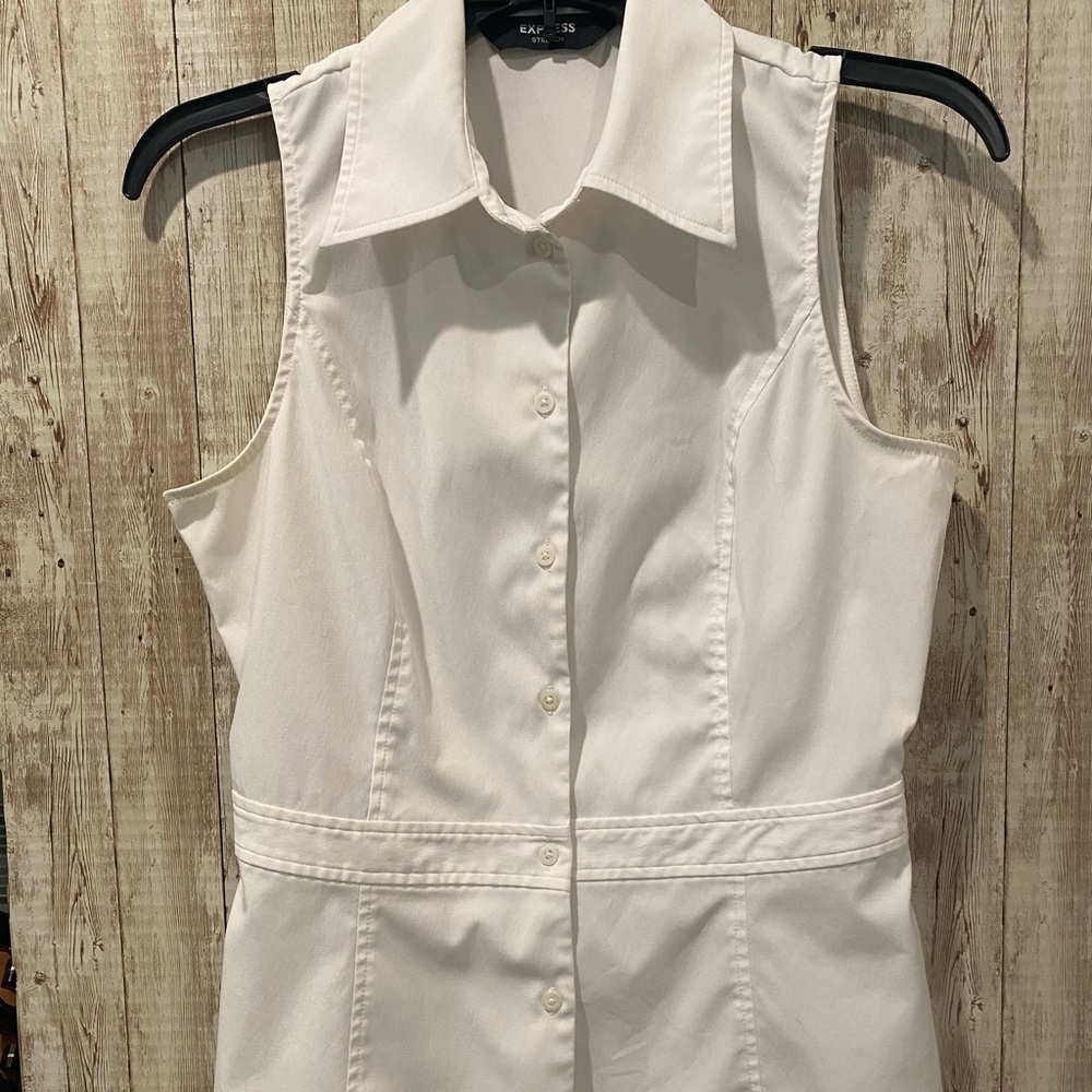 Express - Sleeveless Fitted Button Down Size 5/6 - image 1